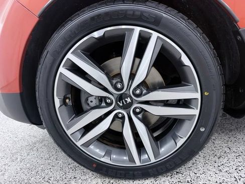 Used 2018 Kia Soul ! w/ Tech Package FWD image 13