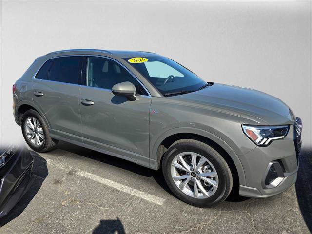 Used 2024 Audi Q3 2.0T Premium AWD/4WD image 2