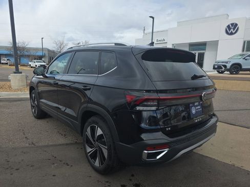 Certified 2025 Volkswagen Taos SE image 5