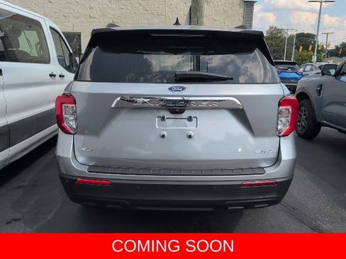 Used 2023 Ford Explorer XLT AWD/4WD image 7
