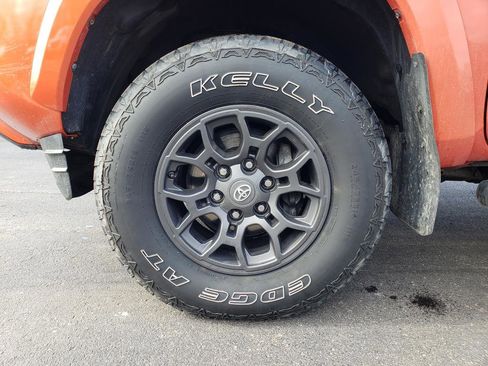 Used 2017 Toyota Tacoma SR5 w/ Tow Package image 20