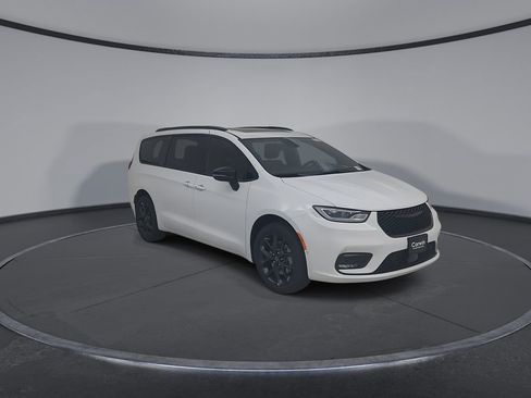 New 2026 Chrysler Pacifica Limited image 3