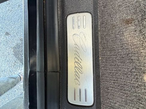 Used 2010 Cadillac Escalade Luxury image 33