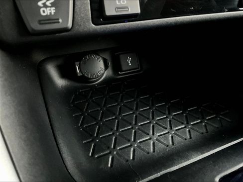 Used 2021 Toyota RAV4 XLE w/ Convenience Package AWD/4WD image 16