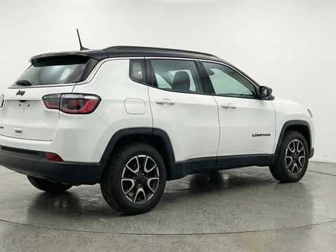 Used 2025 Jeep Compass Trailhawk image 9