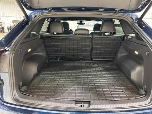 Used 2021 Volkswagen Atlas Cross Sport SEL Premium image 31