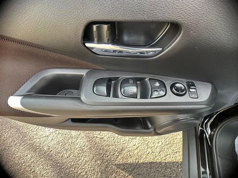 Used 2021 Nissan Kicks SR image 12