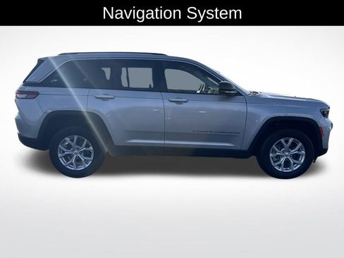 Used 2023 Jeep Grand Cherokee Limited image 2