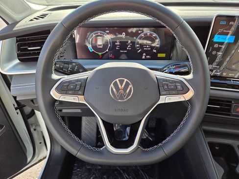 New 2026 Volkswagen Tiguan SE FWD image 11