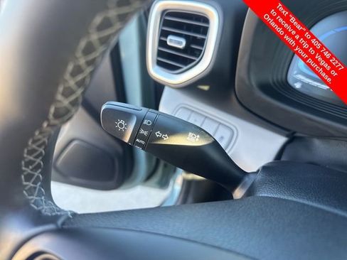 Used 2025 Hyundai Venue SEL image 22
