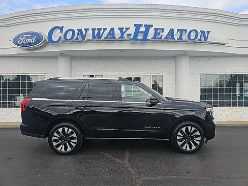 Used 2025 Ford Expedition Platinum w/ Driver's Package AWD/4WD image 1