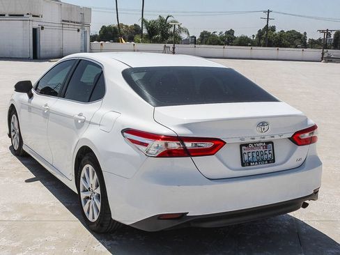 Used 2018 Toyota Camry LE FWD image 4
