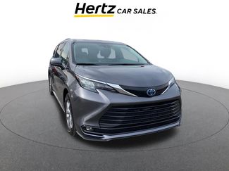 Used 2025 Toyota Sienna XLE video 1