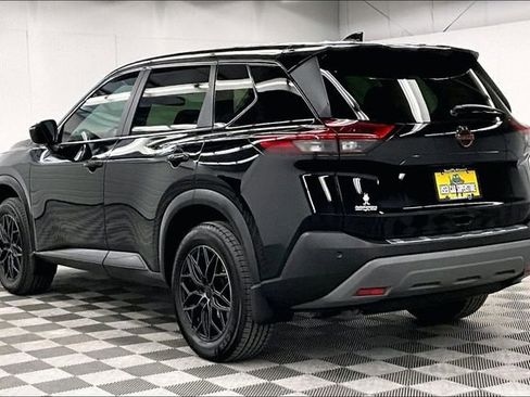 Used 2023 Nissan Rogue SV image 3