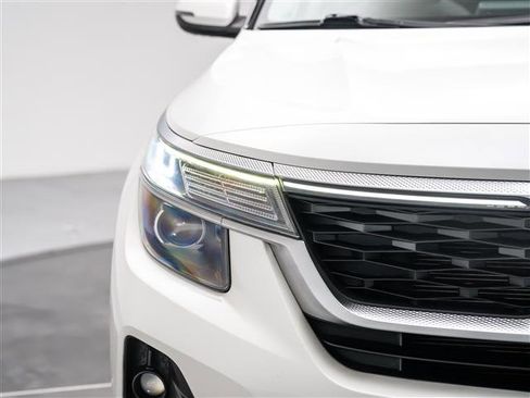 Used 2021 Kia Seltos EX image 9
