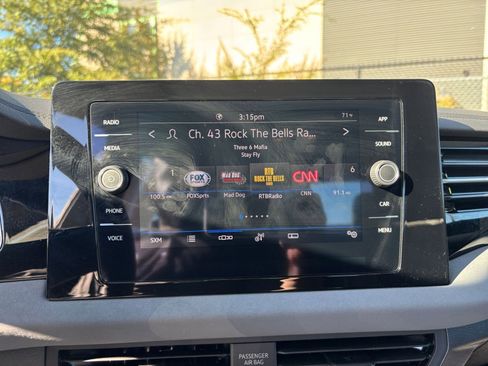 Used 2025 Volkswagen Jetta SE image 21