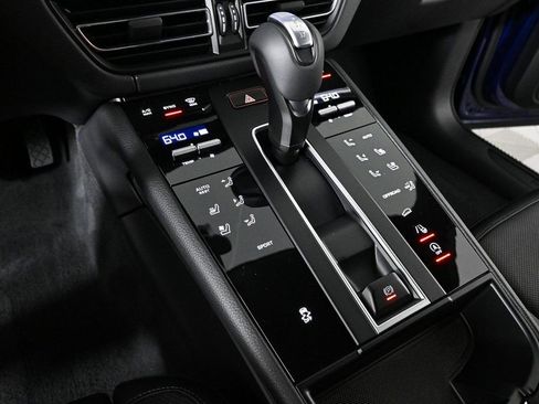 Used 2025 Porsche Macan image 19