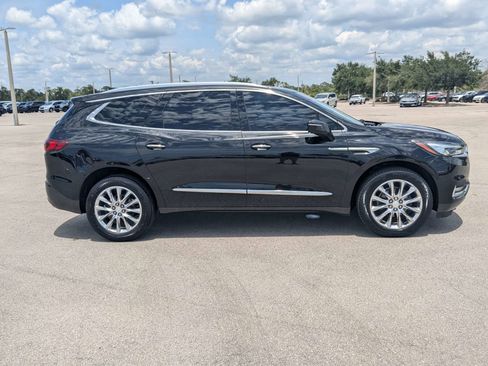 Used 2019 Buick Enclave Premium w/ Experience Buick Package FWD image 3