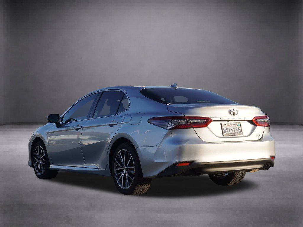 Used 2021 Toyota Camry XLE w/ Carpet Mat Package (TMS) FWD image 6