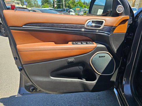 Used 2017 Jeep Grand Cherokee Summit w/ Platinum Series Group AWD/4WD image 23