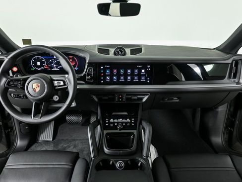Certified 2025 Porsche Cayenne Coupe image 19