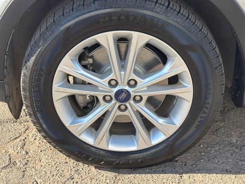 Used 2018 Ford Escape SE image 25