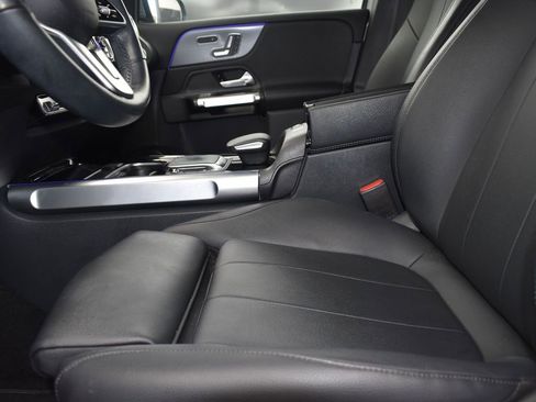 Used 2022 Mercedes-Benz GLB 250 GLB 250 image 13