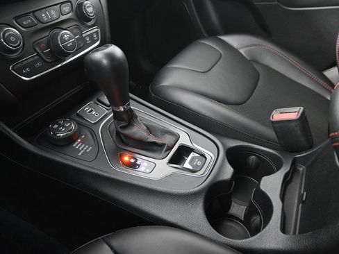 Used 2022 Jeep Cherokee Trailhawk w/ Sound & Nav Group image 32