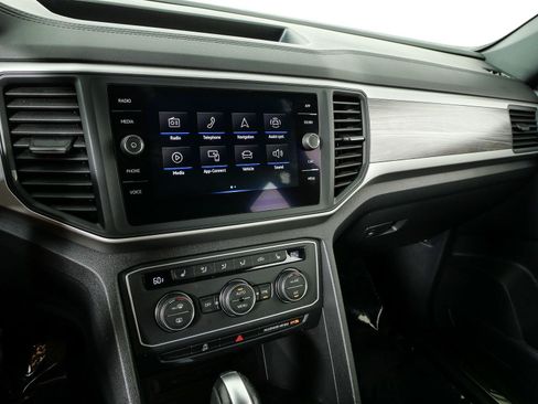 Used 2021 Volkswagen Atlas Cross Sport SE FWD image 12