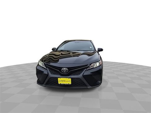 Used 2019 Toyota Camry SE w/ Convenience Package image 3
