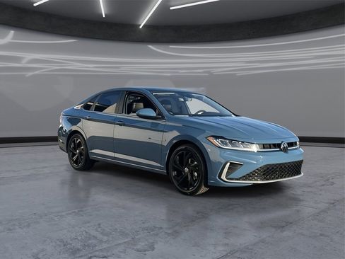 New 2026 Volkswagen Jetta SE image 2