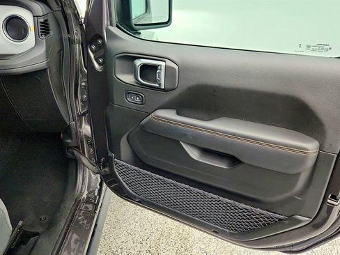 Used 2025 Jeep Wrangler Unlimited Sahara image 28