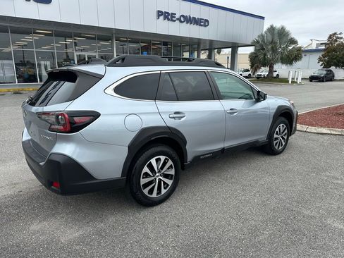Used 2023 Subaru Outback Premium image 3