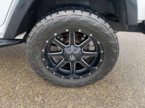 Used 2018 Jeep Wrangler Unlimited Sport w/ Connectivity Group image 31