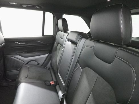 New 2025 Jeep Grand Cherokee Altitude image 25