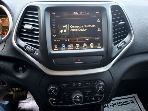 Used 2017 Jeep Cherokee Trailhawk w/ Comfort/Convenience Group image 14