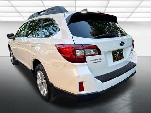 Used 2017 Subaru Outback 2.5i Premium AWD/4WD image 3