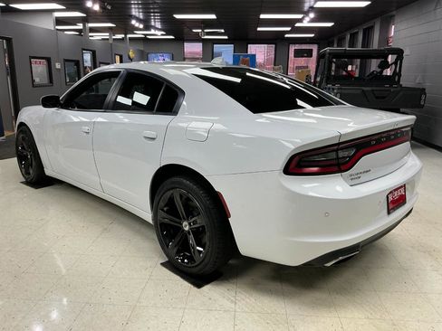 Used 2017 Dodge Charger SXT w/ AWD Plus Group image 4