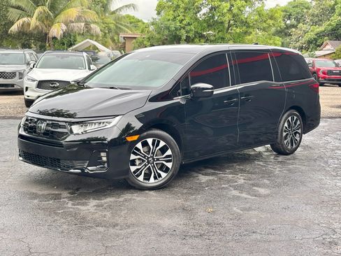 Used 2025 Honda Odyssey Elite image 3