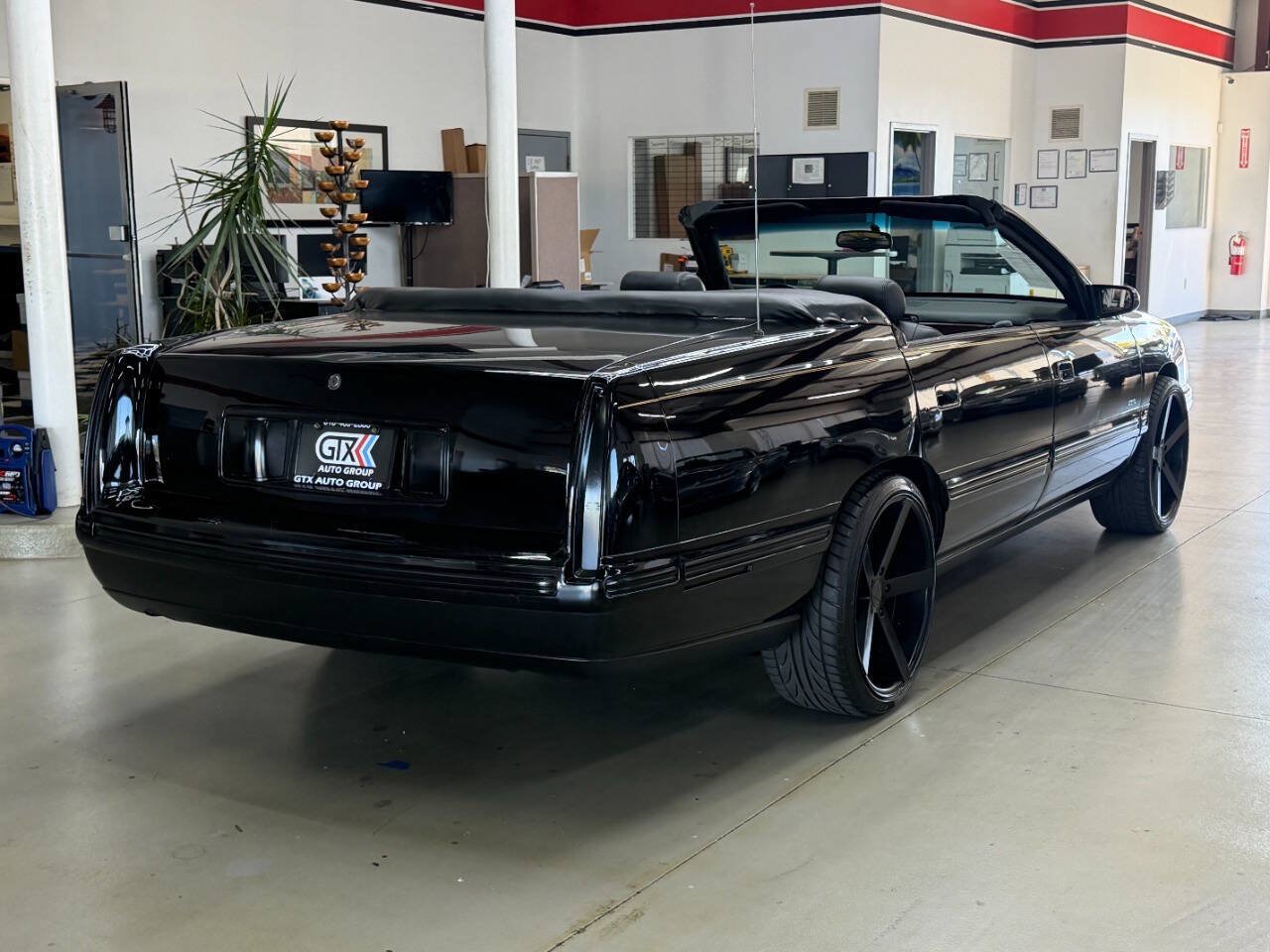 Used 1998 Cadillac De Ville FWD image 2