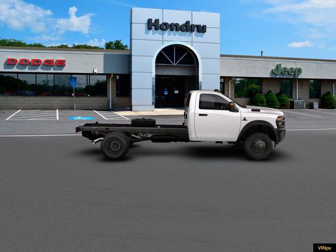 New 2026 RAM 5500 Tradesman AWD/4WD image 9