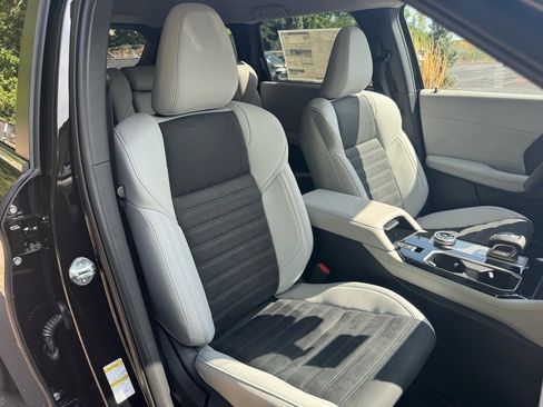 New 2025 Mitsubishi Outlander SE image 12