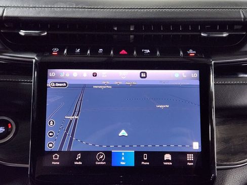 Used 2023 Jeep Grand Cherokee Overland w/ Luxury Tech Group IV AWD/4WD image 39