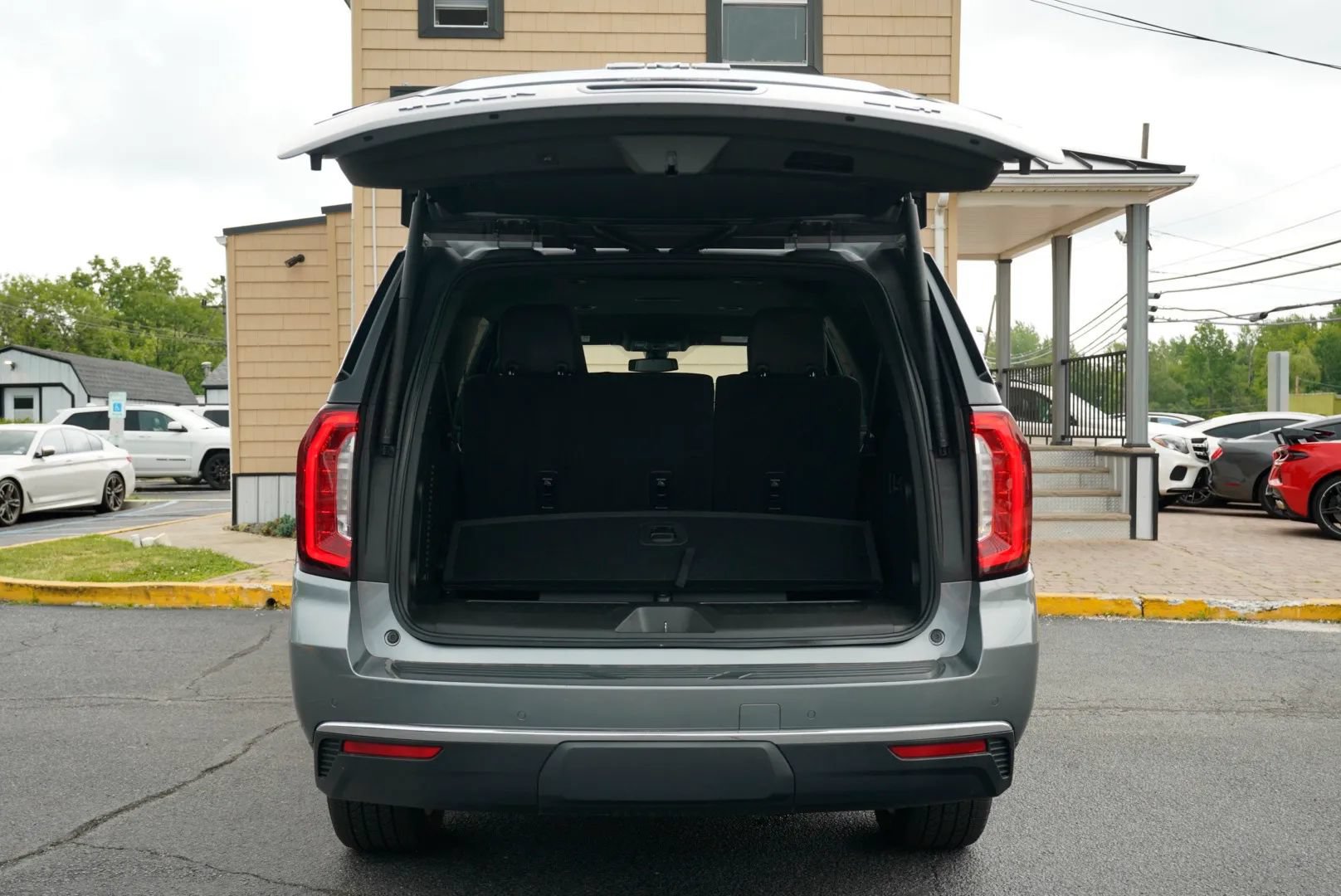 Used 2021 GMC Yukon XL SLT w/ Rear Media and Nav Package AWD/4WD image 33
