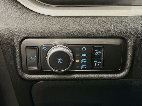 Used 2023 Ford Explorer XLT w/ Equipment Group 202A AWD/4WD image 17