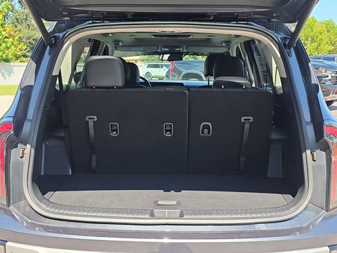 Certified 2024 Kia Telluride EX w/ EX Captain's Chair Package FWD image 6