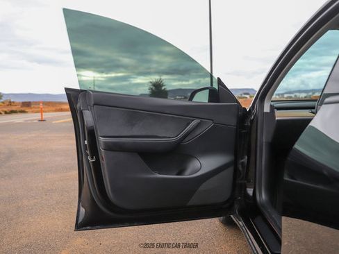 Used 2021 Tesla Model Y Long Range image 15