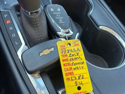 Used 2018 Chevrolet Equinox LT w/ Sun & Infotainment Package image 9