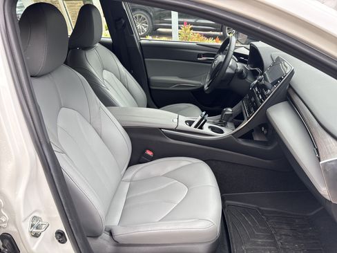 Used 2021 Toyota Avalon XLE w/ Moonroof Package FWD image 33