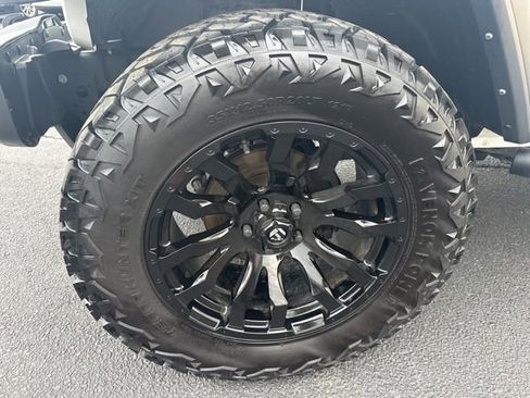 Used 2023 Jeep Gladiator Sport image 31